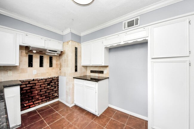 Building Photo - 2513 Leslie St