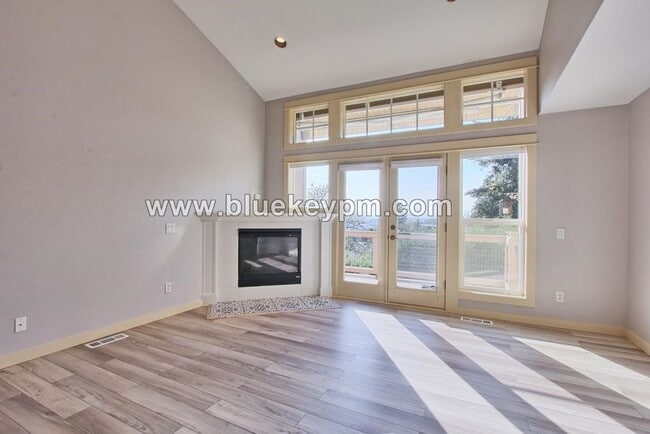 Building Photo - 561 NW Lamonde Terrace