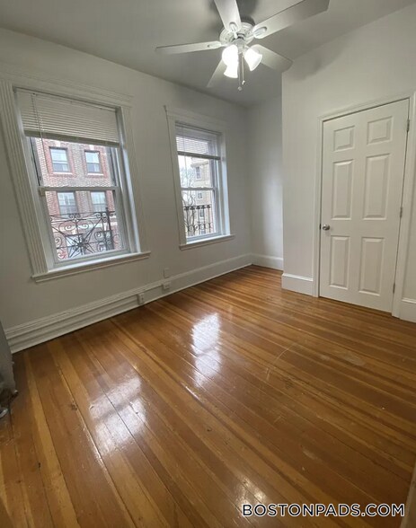 Building Photo - 64 Hemenway St