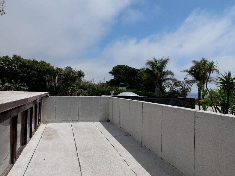 Building Photo - 6456 Surfside Way