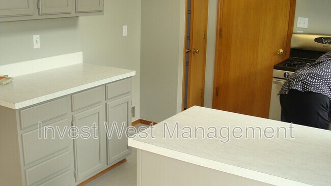 Building Photo - 2515 NE 83rd Wy