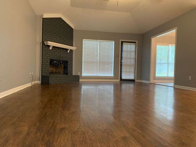 Building Photo - 5412 Leaning Oak Dr