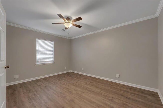 Building Photo - 290 Westland Way SW