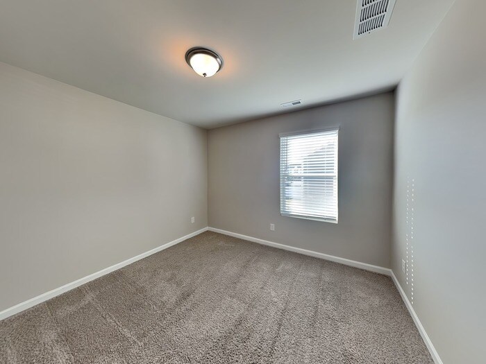 Building Photo - 708 Point Andrews Dr SW