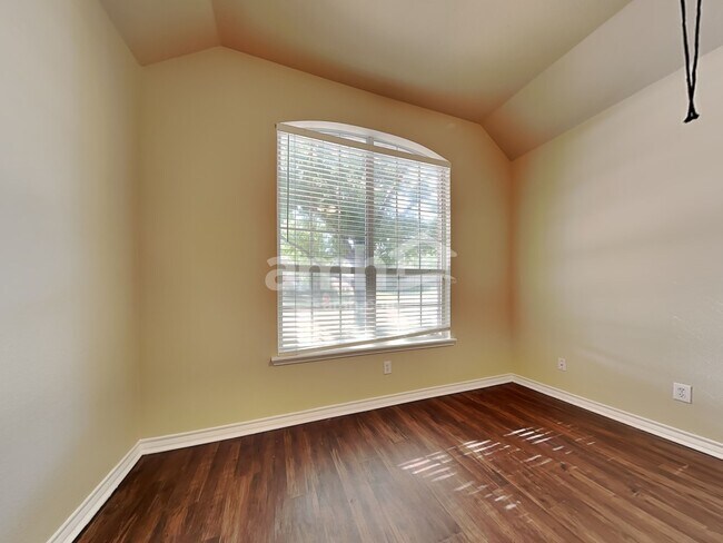 Building Photo - 989 Dogwood Ln