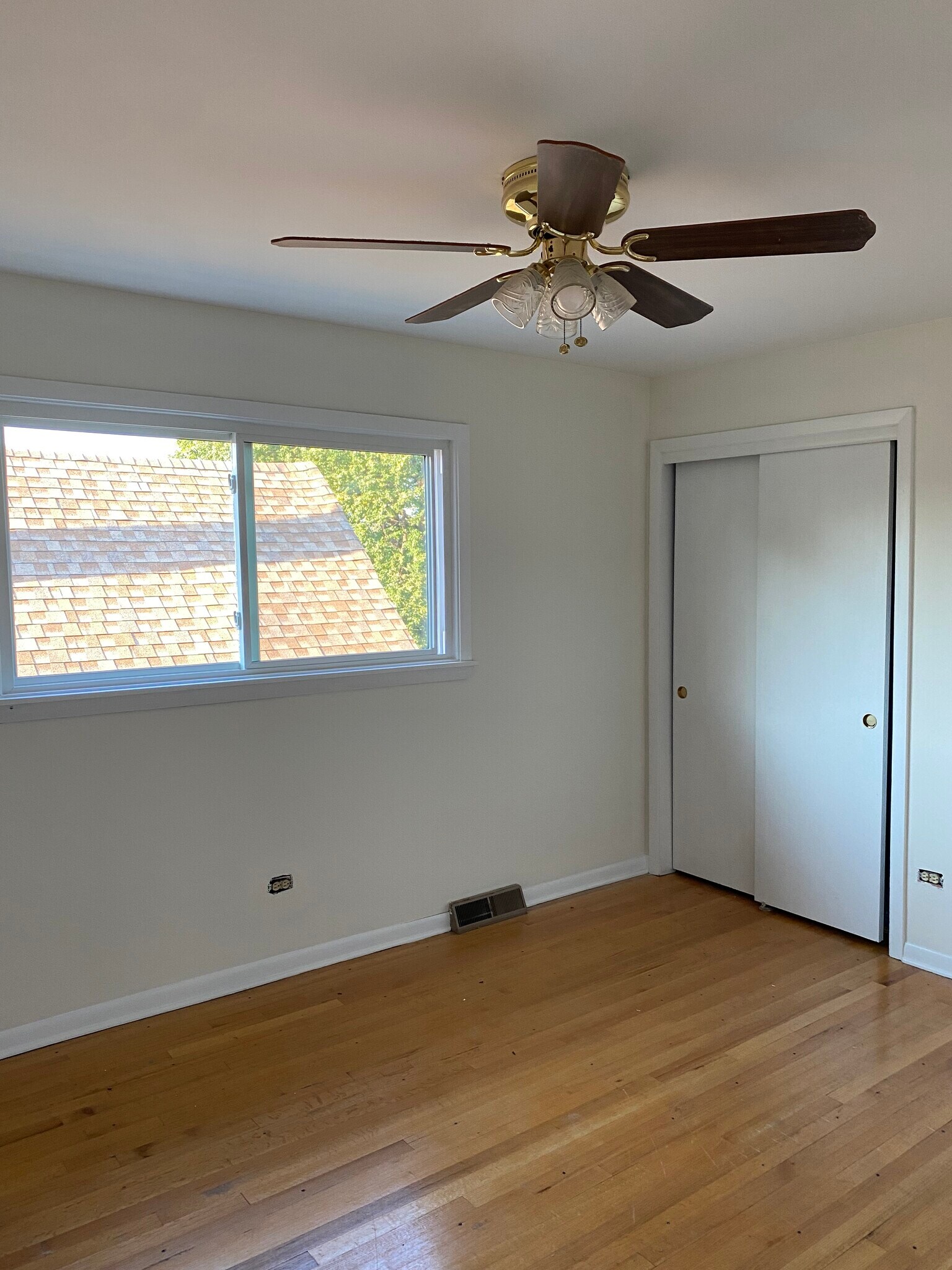 Building Photo - 3734 Ridgeland Ave