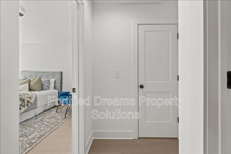 Building Photo - 210 S Carter St