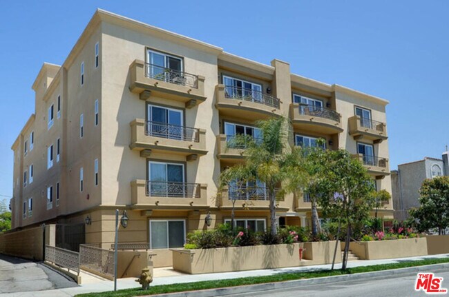 Building Photo - 1530 Centinela Ave