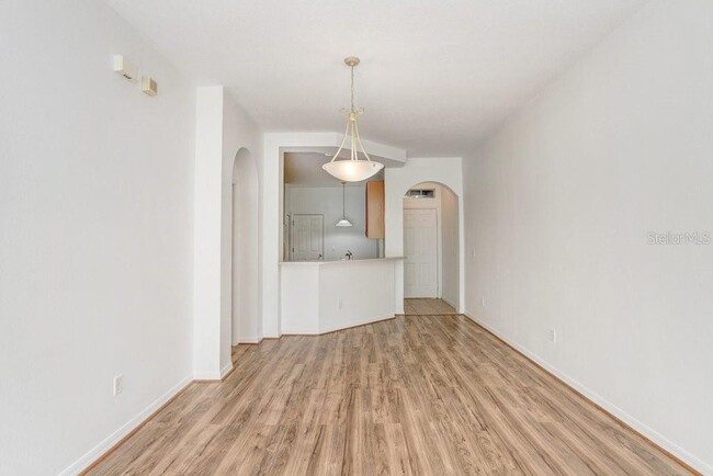 Building Photo - 2050 Park Crescent Dr