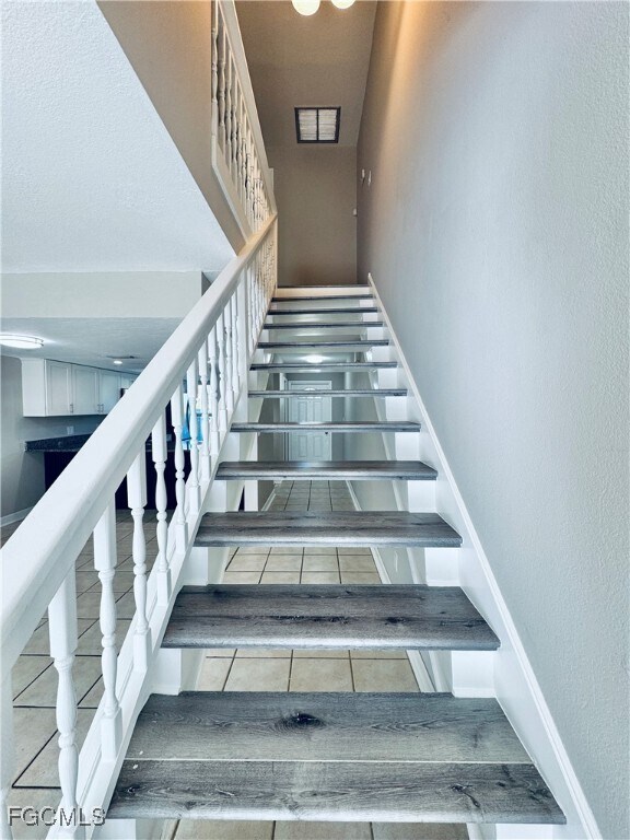 Building Photo - 4641 SW Santa Barbara Pl