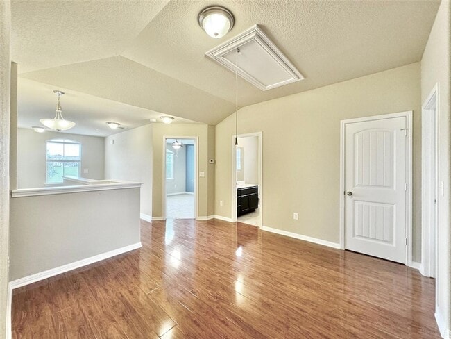 Building Photo - 407 Katmai Cir