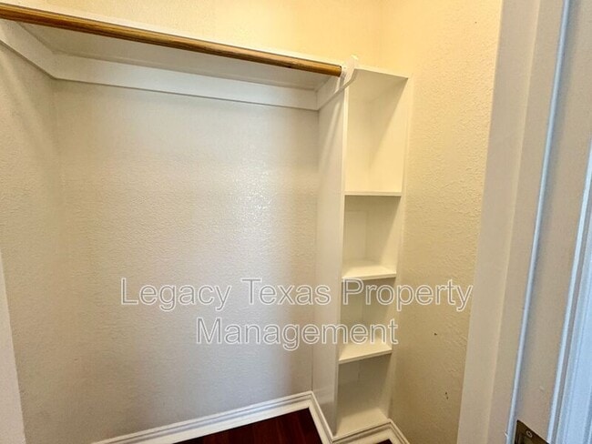 Building Photo - 1136 Alvarado St