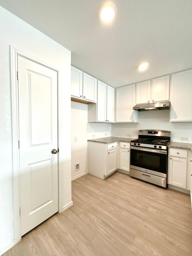 Building Photo - *MOVE IN SPECIAL* Beautiful 4BR/2BA Home with Fenced Yard & Garage!