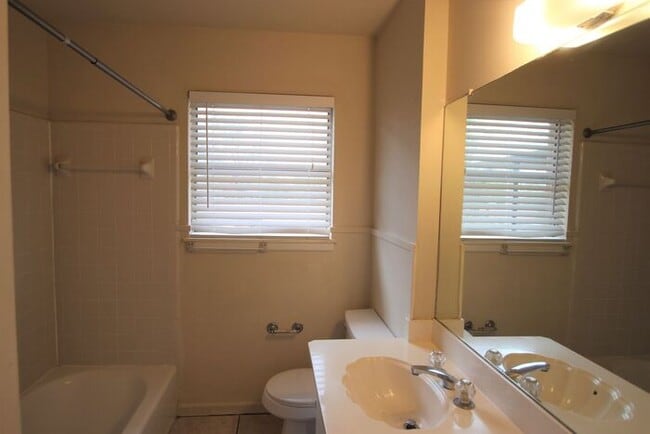 Building Photo - 3 Bed 2 Bath Home Near UT Tyler!
