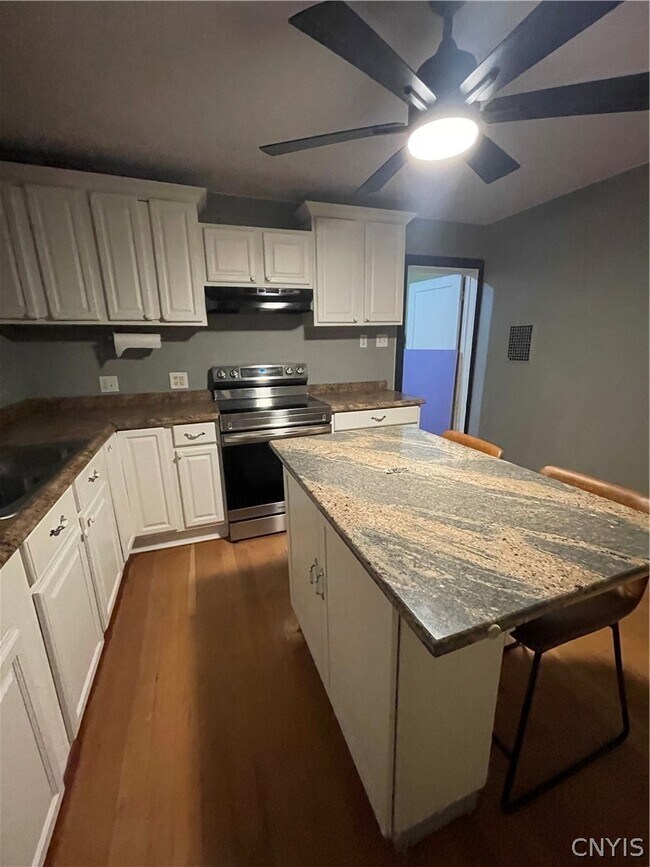 Building Photo - 47 Center St