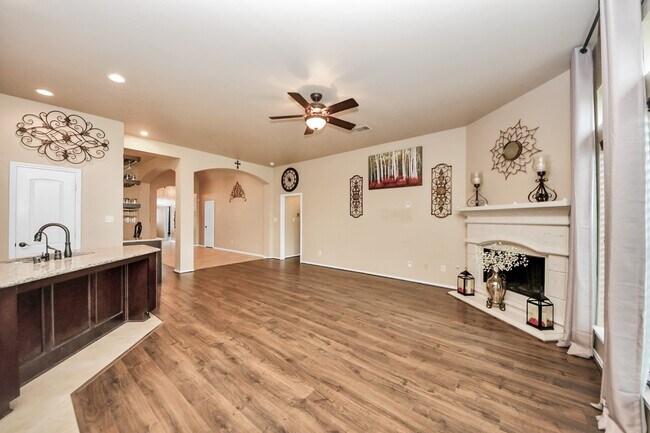 Building Photo - 4614 S Creekmont Dr