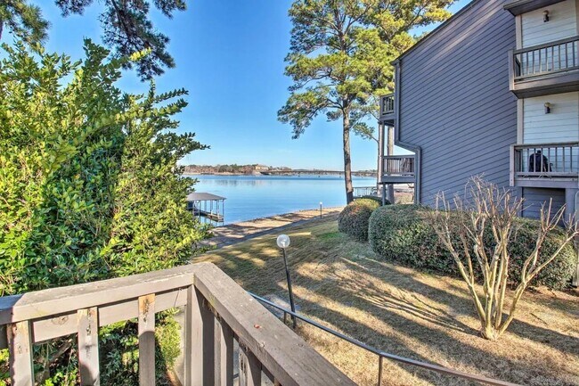 Building Photo - 200 Hamilton Oaks Dr