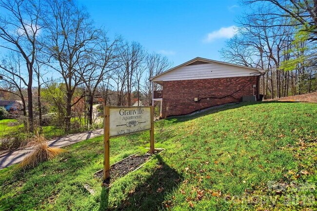 Building Photo - 2 bedroom and 1 bath apartment