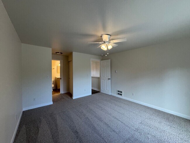Building Photo - 943-945 99th St E