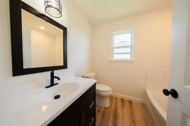 Building Photo - 708 Promenade Dr