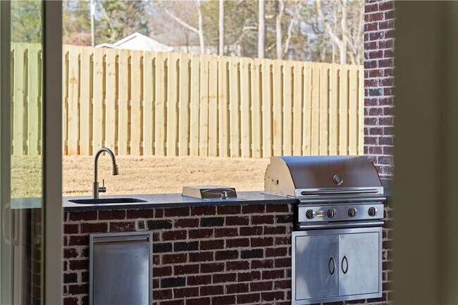 Building Photo - 407 Buford