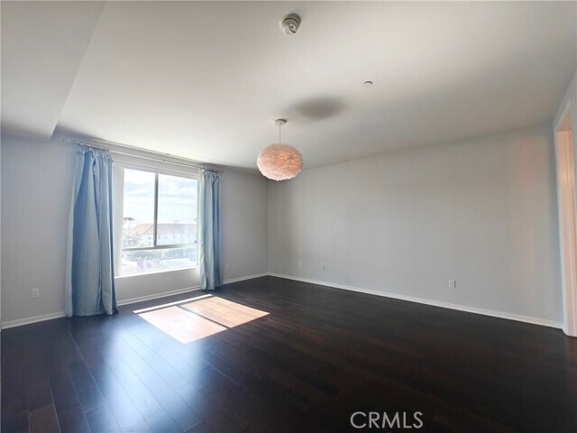 Building Photo - 637 S Fairfax Ave