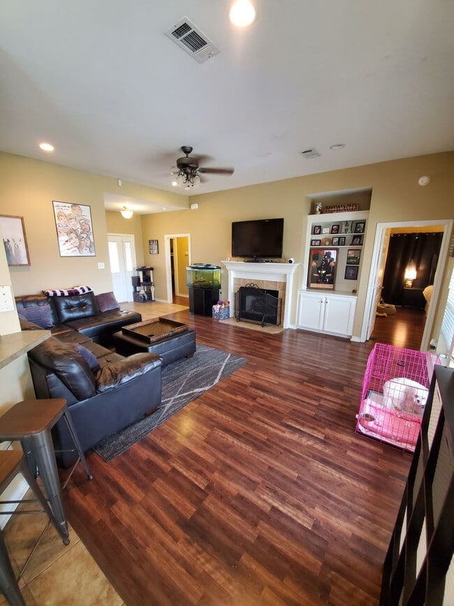 Building Photo - College Station -3 bedroom/2 bath - Fenced in back yard and House is in an EXCELLENT LOCATION