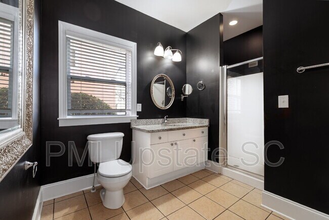 Building Photo - 204 E Park Ave