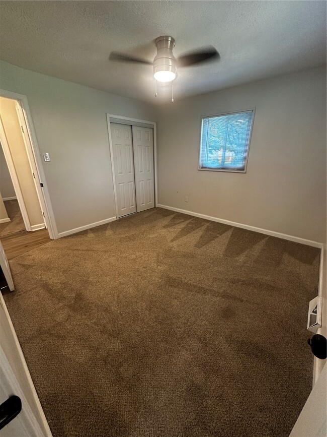 Building Photo - 6705 Lightwood Dr