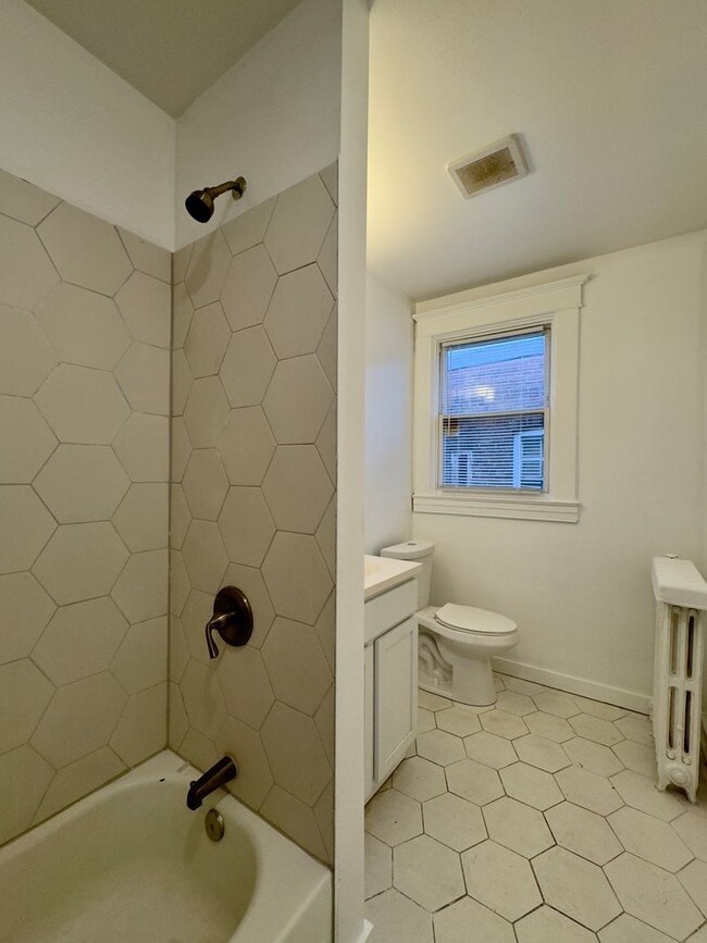 Building Photo - Apartment in West Baltimore, MD!