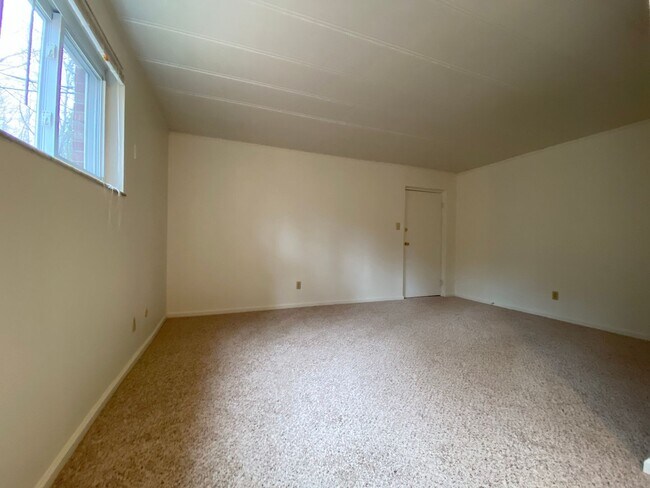 Interior Photo - Four Seasons Apartments