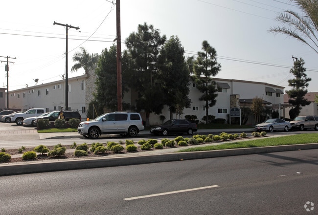 Primary Photo - Sunflower Apartments