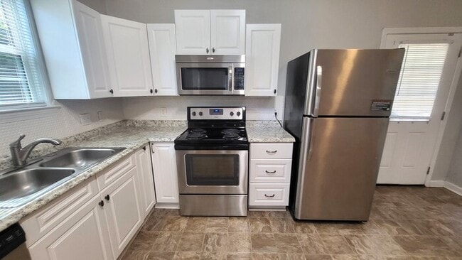 Building Photo - Available Now: Three Bedroom House in Tayl...