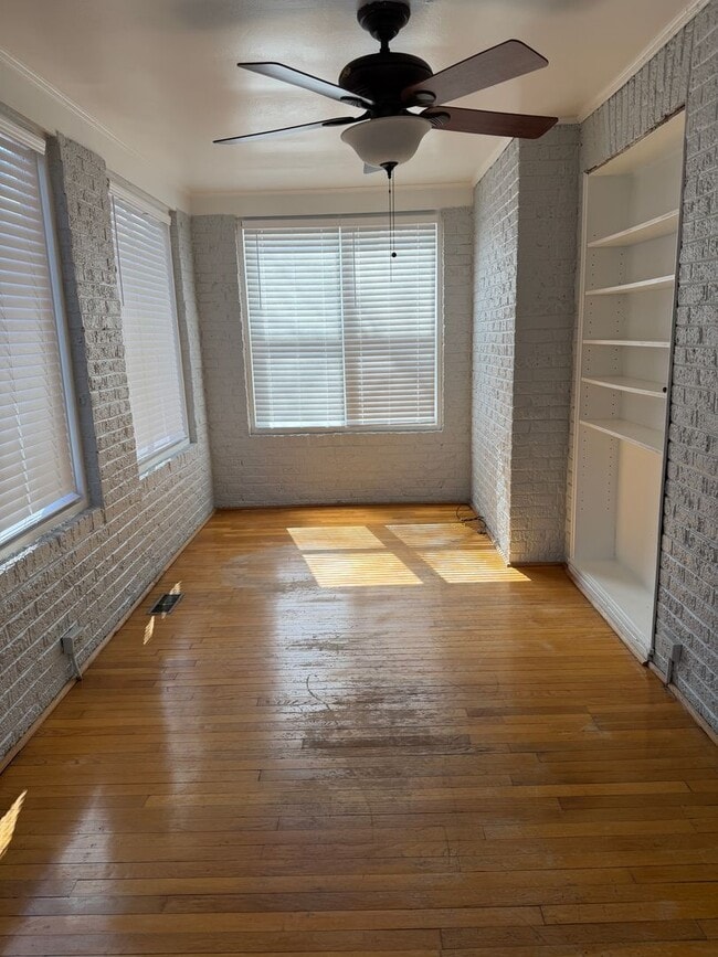 Building Photo - GHENT - 4 Bedroom Home with a Detached Garage