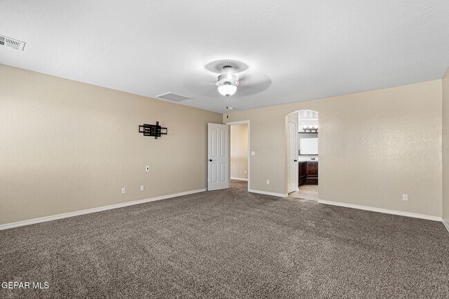 Building Photo - 405 Saltford Pl
