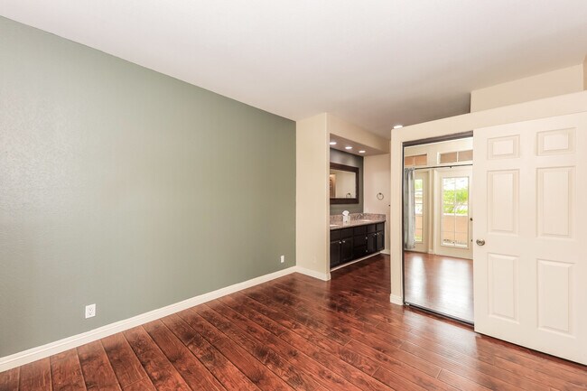 Building Photo - 3547 Cameo Dr