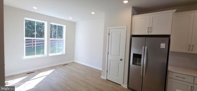 Building Photo - 242 Talucci Dr