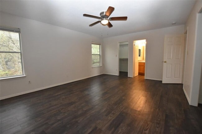 Building Photo - 921 Sagewood Trail