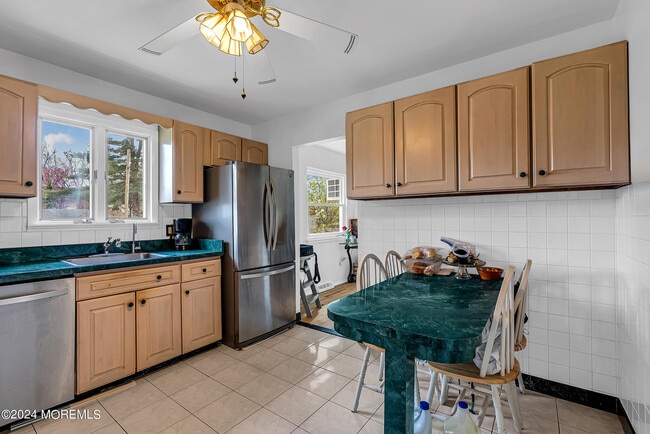 Building Photo - 36 Community Dr