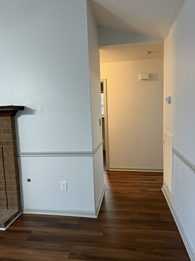 Building Photo - 1008 Old Oatland Island Rd