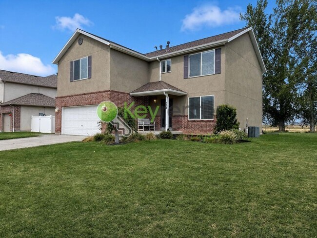 Building Photo - 374 Wellington Dr