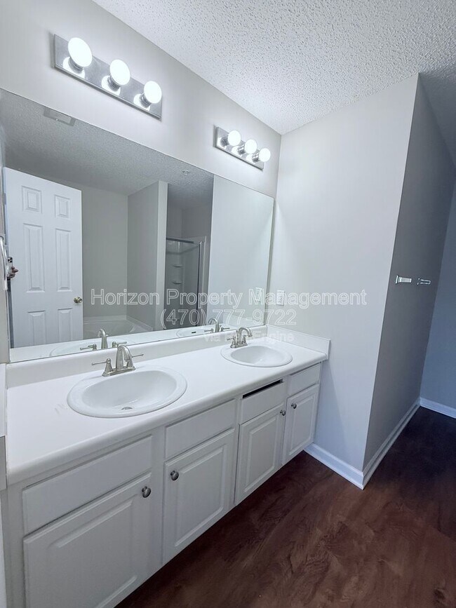 Building Photo - 296 Azalea Cir