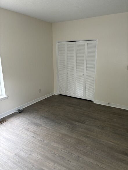 Building Photo - 1015 Hobson Ave