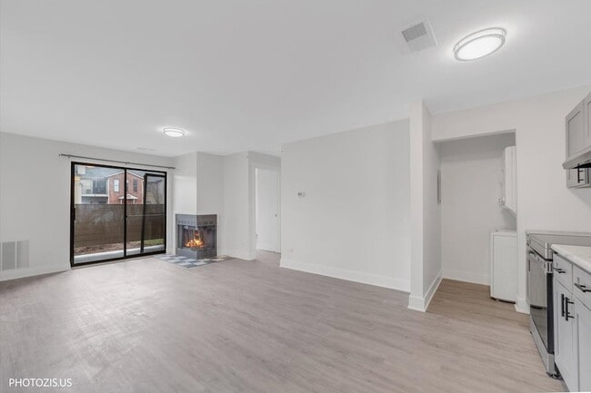 Building Photo - 1955 N Hicks Rd