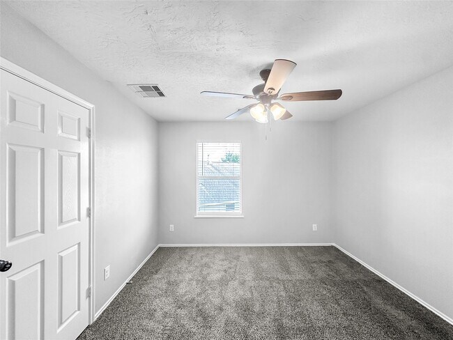 Building Photo - 20146 Jasper Oaks Dr