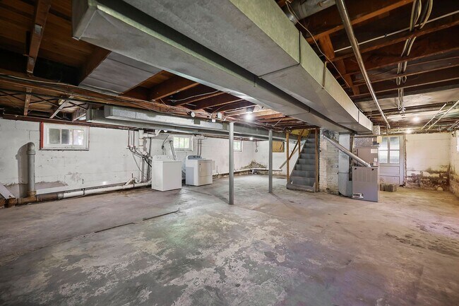 Building Photo - 4 Thurston Ave
