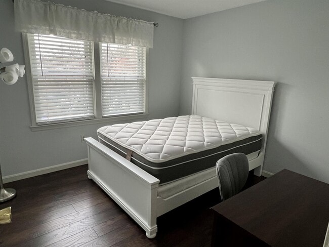 Building Photo - 690 S Porter St