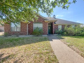 Building Photo - 1029 S Haven