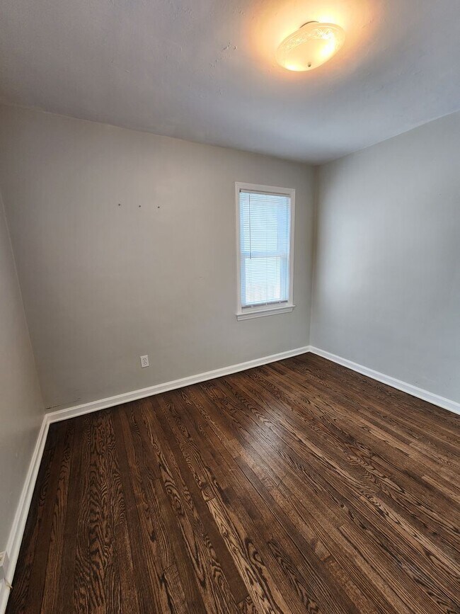 Building Photo - Beautiful 3 Bedroom Home For Rent