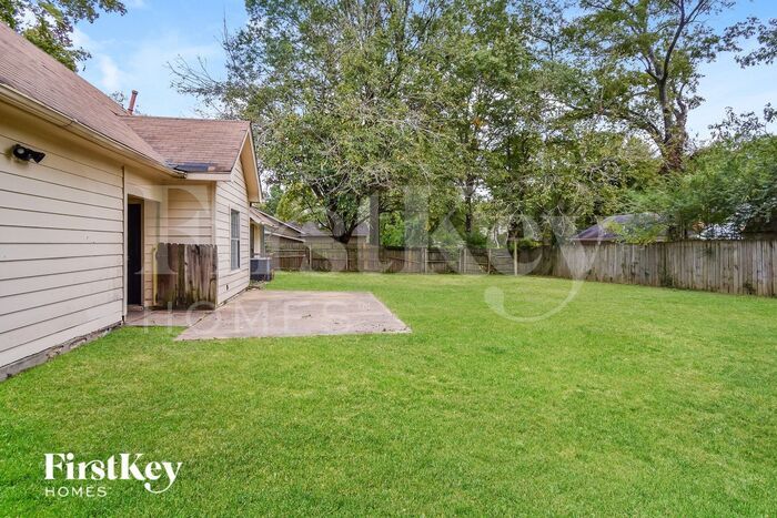 Building Photo - 6375 Treadway Trail